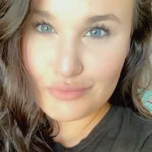 Meet your Posher, Claire